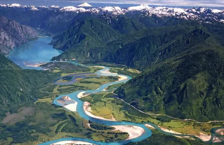 San Carlos de Bariloche Tour The Bonsón and Lake Puelo without entrance in the Saindo de Bariloche National Park