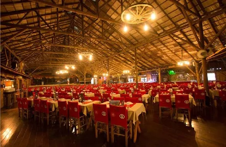 Gramado Tour Noche Gaucha (Cena + Show + Transporte)