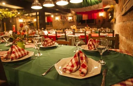 Gramado Tour Noche italiana en Gramado y Canela (Cena + Espectáculo + Transporte)