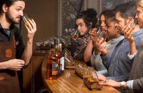 Dublín Ticket Irish Whiskey Museum: Gallery Guided Tour with Tasting