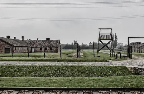 Oświęcim Ticket Auschwitz-Birkenau: Tour guiado + Transporte + Comida