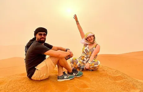 Dubai Ticket Safari Clássico no Deserto: Traslado de Ônibus, Sandboard, Dune Bashing e Jantar com Churrasco