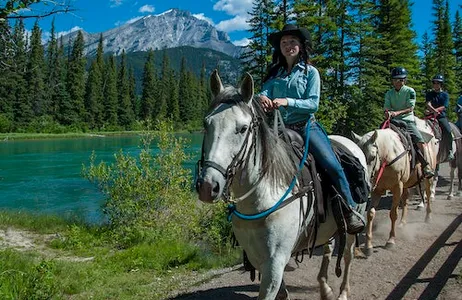 Banff Ticket Passeio a cavalo ao longo do Rio Bow a partir de Banff