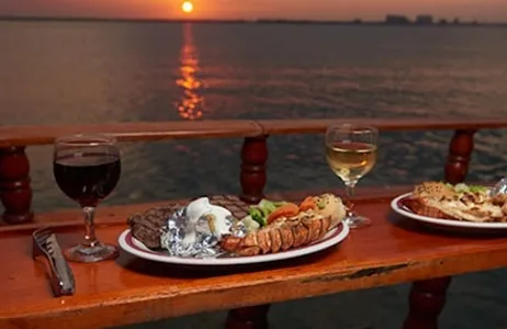 Cancún Ticket Cancún: Columbus Dinner Cruise e Live Music