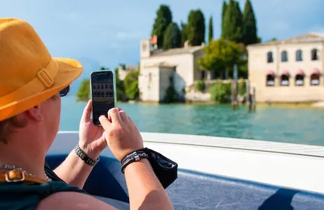 Sirmione Ticket Lago de Garda: Passeio de barco de 4 horas com os Castelos Scaliger + degustação de vinhos de Sirmione
