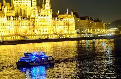 Budapest Ticket Budapest: Cocktail and Folklore Night Cruise