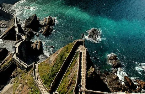 Gaztelugatxe Ticket Gaztelugatxe e Museu Guggenheim a partir de San Sebastián