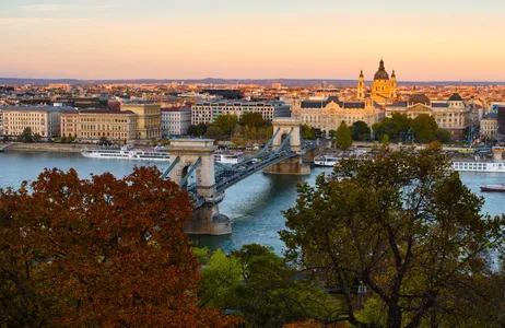 Budapest Tour Private Tour in Portuguese with Local Friend in Budapest (4 hours)