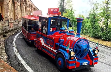 Bologna Tour Tren a San Luca y degustación gastronómica