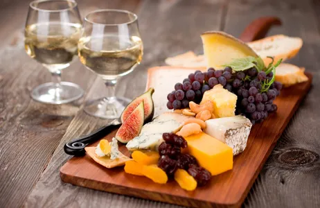 Paris Tour Cata de vinos y quesos franceses