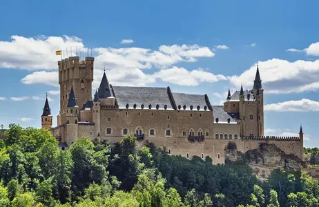 Madri Tour Tour regular de medio día por Segovia