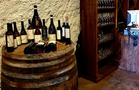 Thera Tour Degustación de vinos y bebidas típicas en Santorini.
