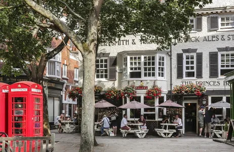 London Tour Richmond and locations of the famous American series Ted Lasso 