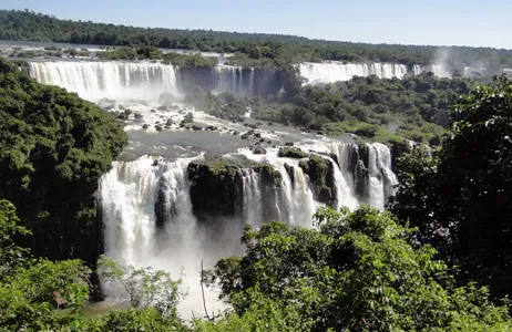 Foz do Iguaçu Tour Combo: Transfer de ida e volta do aeroporto para hotéis em Foz do Iguaçu + Cataratas brasileiras + Marco das 3 fronteiras