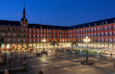Madri Tour Private combo: Transfer IN + Out (daytime) + Private walking tour (03 hours)