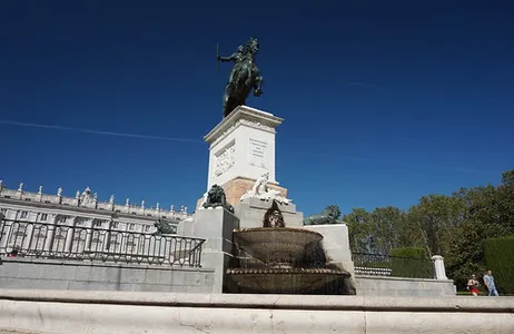 Madri Tour Combo Privado: Traslado IN o Out (diurno) + Tour Privado al Palacio Real (02 horas)