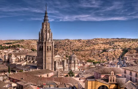 Madri Tour Combo Regular: Traslado IN O OUT + Tour de día completo por Toledo (o medio día por la mañana) 