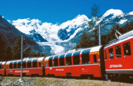 Milan Tour Tour pelos Alpes Suíços a bordo do Bernina Express 