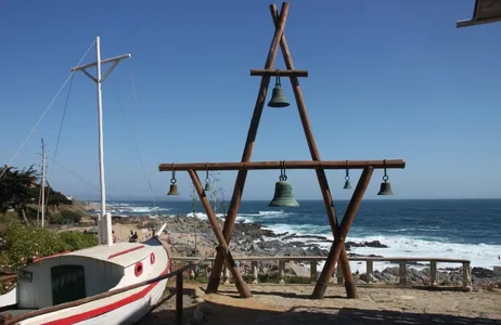 Santiago Tour COMBO: Traslado ida y vuelta + City Tour + Isla Negra con Viñedo y Algarrobo.