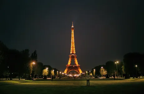 Paris Tour Paris Iluminada (3h) - Guia Brasileiro Oficial  