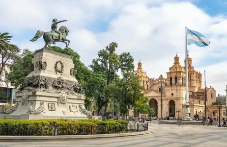 Córdoba Tour City Tour Córdoba: um passeio por seus ícones e recantos emblemáticos, em inglês
