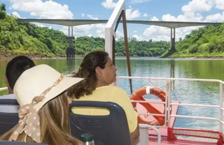 Puerto Iguazú Tour Puerto Iguazú: a boat trip through the jungle and the borders of three nations