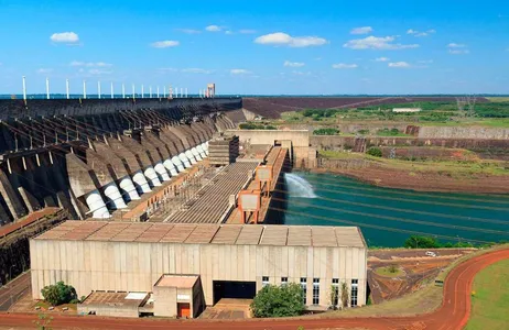 Puerto Iguazú Tour Natural and Engineering Wonders: Iguazu Falls (Brazilian side) and Itaipu Hydroelectric Power Plant