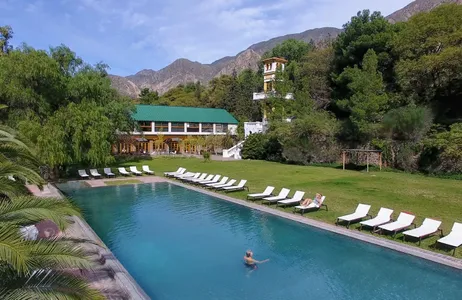 Mendoza Tour Aventura e relaxamento em Mendoza: Rafting no Rio Mendoza e Termas de Cacheuta