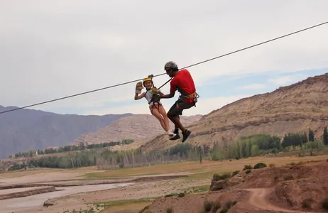 Mendoza Tour Adrenalina Canopy em Potrerillos: Voe entre as montanhas de Mendoza