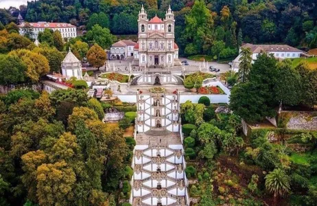 Porto Tour Santuários, História e Sabores: Um Dia de Espiritualidade no Minho