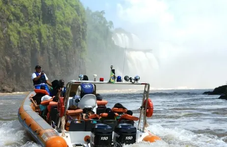 Foz do Iguaçu Tour PRIVADO - COMBO - CATARATAS BRASILEÑAS + SAFARI EN BARCO EN MACUCO.