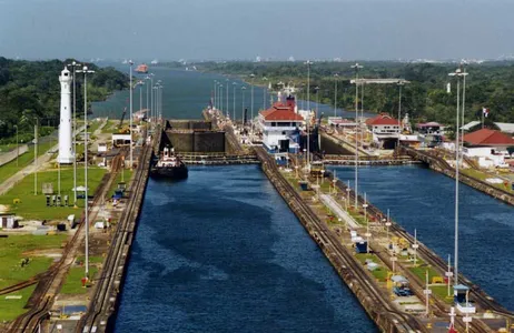 Panamá Tour Partial Transit through the Panama Canal