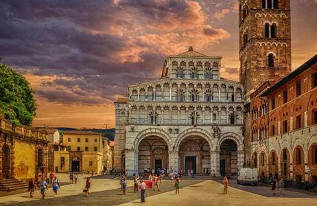 Lucca Tour Lucca: Recorrido a pie gastronómico y turístico por la ciudad medieval