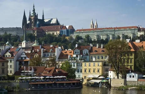 Prague Tour Full-Day Panoramic Tour with Cruise and Lunch