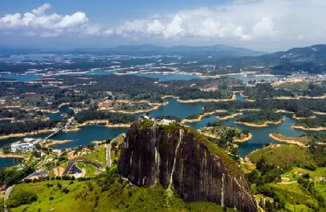 Medellin Tour Guatapé e Peñol