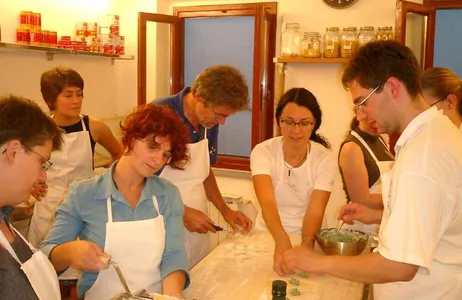 Florence Tour Cooking Class with Dinner in the Heart of Florence - Small Group
