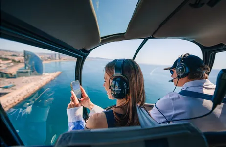 Barcelona Tour 360 Barcelona SkyWalk: Caminhada pela Cidade Velha, voo de helicóptero e passeio de barco