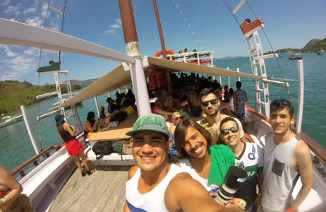 Ilha Grande Tour Passeio de Escuna com caipirinha liberada pela Lagoa Azul