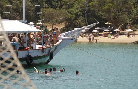 Arraial do Cabo Tour Un día en Búzios: paseo en barco y tranvía con almuerzo saliendo de Arraial do Cabo