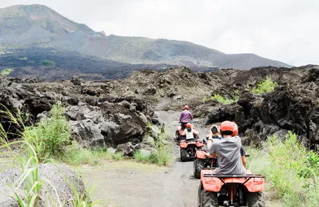 Bali Tour Quadriciclo em areia de lava negra e fontes termais naturais