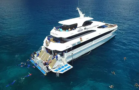 Cairns Tour Pacote Ar e Água: Helicóptero Panorâmico de 10 Minutos e Mergulho Introdutório
