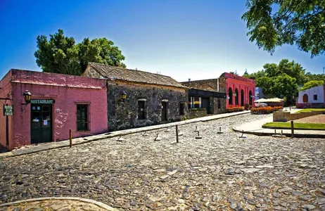 Montevideo Tour Full-day tour to Colonia del Sacramento with breakfast at the Hotel Nirvana
