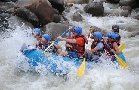 San José Tour Rafting em águas brancas no Rio Sarapiqui | Classe II - III de San Jose