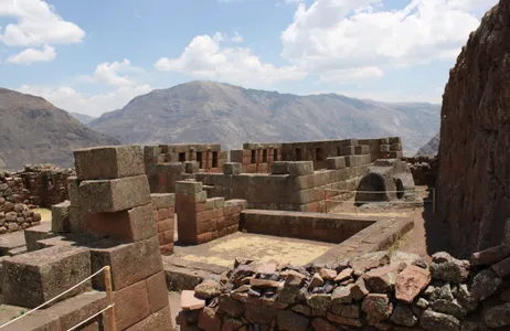 Cusco Tour Pisac Indian Market and Ollantaytambo Fortress with Lunch