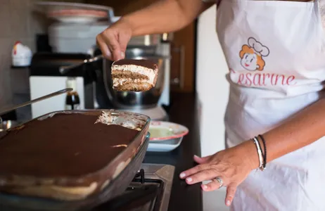 Bologna Tour Compartilhe seu Pasta Love: aula de massa e tiramisu em pequenos grupos na casa de um morador local em Bolonha