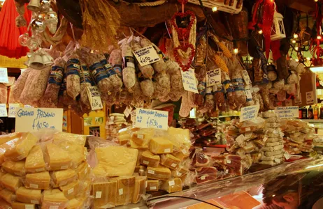 Bologna Tour Visita ao mercado local e aula particular de culinária com almoço na casa de um morador local em Bolonha