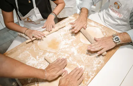 Roma Tour Local market visit and private cooking class with lunch at a local&#39;s home in Rome