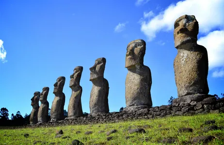 Valparaíso Tour Easter Island Combo: Ahu Akivi and Orongo plus Anakena Beach Day Trip