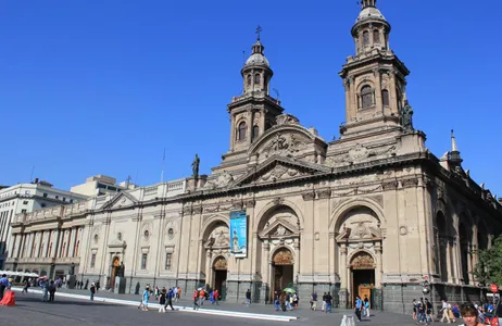 Santiago Tour Lo más destacado de Santiago: Pasajeros que sobrepasan la línea de escala