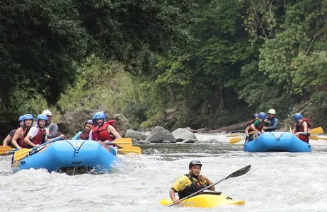 Puerto Viejo de Talamanca Tour Rafting no rio Reventazón saindo de Puerto Viejo de Talamanca (Limón)